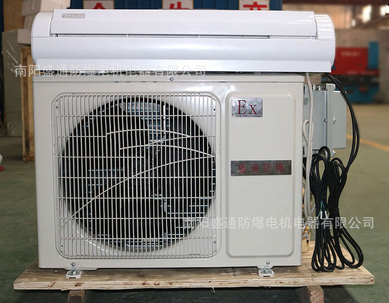 �������x��������{��