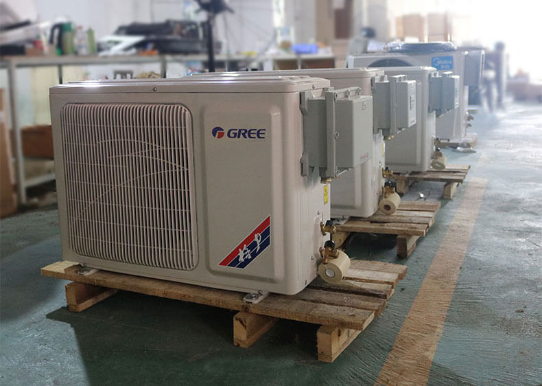 �����������{